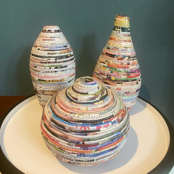 Set Of 3 RECYCLED PAPER TRAMP ART DECORATIVE VASES ORIGAMI NEWSPAPER MAGAZINE - Picture 2 of 10